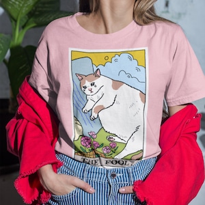El meme original del gato triste La camisa del tarot tonto, la camisa de la carta del tarot, la ropa de bruja, la camisa del meme del gato llorando, el tarot del gato brujo, el meme del gato triste