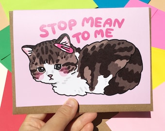 Tarjeta de gato triste "Deja de ser cruel conmigo": tarjeta de felicitación de gato rosa, tarjeta de meme de gato enojado, meme de gato gracioso lindo, tarjeta de meme de gato llorando, tarjeta de felicitación de meme