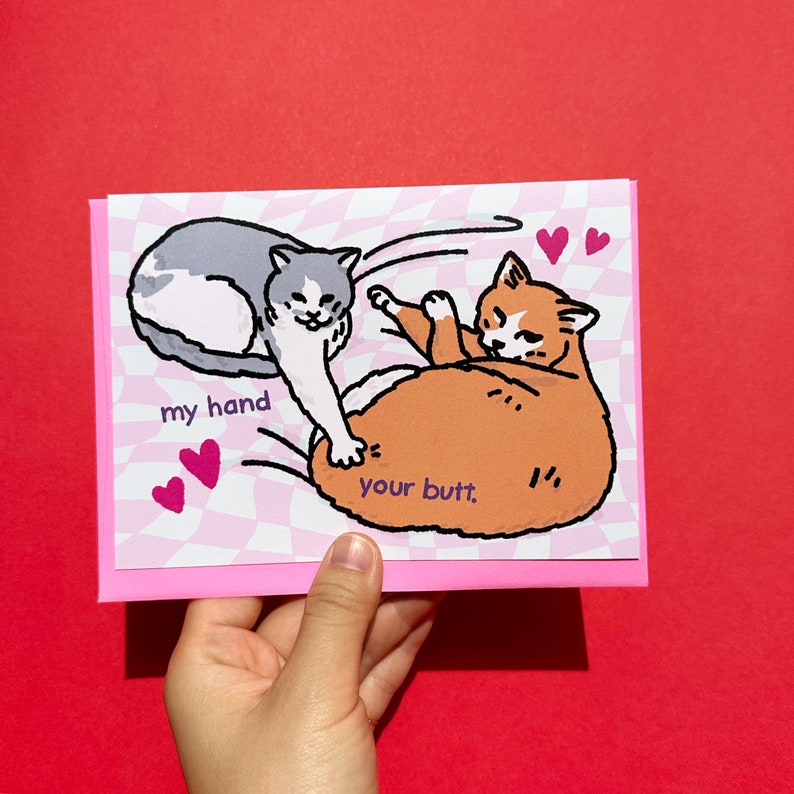 Tarjeta meme de pareja de gatos gordos con tu trasero en la mano: aniversario de abrazos de gatos, gato a distancia, pareja de gatos gordos, tarjeta de abrazos de gatos imagen 1