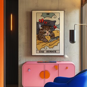 Eremiten Ledsen Katt Meme Tarot Konsttryck Poster, ledsen kattmeme, tarotkattaffisch, häxkatt tarotkonsttryck, förbannad kattkonst, trollkarlskatt tarot bild 2