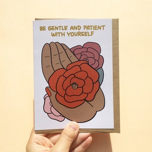 Soyez doux et patient avec vous-même carte féministe, sympathie prenez-le facilement carte fleur rose, papeterie neutre ton terre, carte fleur de guérison