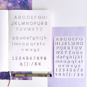 Stencil di lettere di script per diario, stencil di lettere maiuscole e minuscole, stencil di alfabeto, stencil di pianificatore, stencil di diario