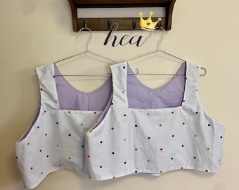 Top corto de lunares reciclado para mujer