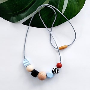 Minimalist geometric necklace in ice blue and leopard/ silicone necklace/ Stillkette/ Breastfeeding chain/Nursing necklace/ Mom gift