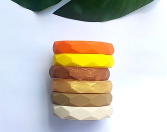 Bracelet à mâcher minimaliste en jaune, or ou orange/ Bracelet maman géométrique en silicone / anneau de morsure/ Bracelet à mâcher /Bijoux en silicone / Beissring