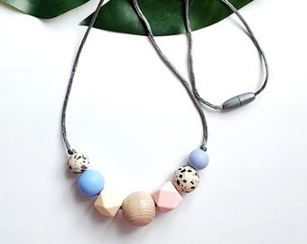 Blue and beige terrazzo minimalist necklace/ Geometric nursing necklace/ Silicone pendant Necklace/ Mum Gift/Mum Necklace/ Stillkette