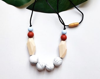 Minimalist necklace in marble, beige and terrazzo/ Silicone nursing necklace/ Breastfeeding chain salix beads/ Stillkette/ Mom Sensory chain