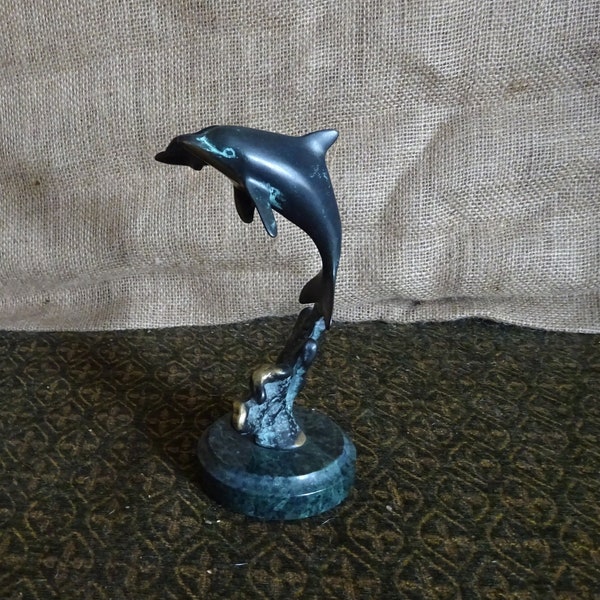 Vintage Bronze auf Marmor springender Delfin mit Baby Skulptur.