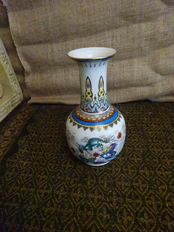 ヴィンテージ中国九龍花瓶 – ファミーユ・ローズ様式陶器花瓶 – 色 