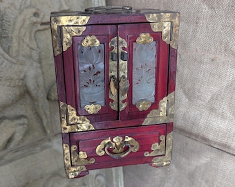 Vintage Chinese jade panelled jewellery box with brass adornments