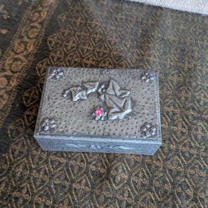 Arts and Crafts embossed floral pewter trinket box