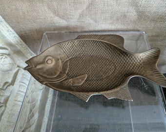 ウォルターボッセ 真鍮 魚 灰皿 ビンテージ ミッドセンチュリー インテリア雑貨 ウォルター・ボッセ作とされる真鍮製の魚型灰皿：ミッドセンチュリー