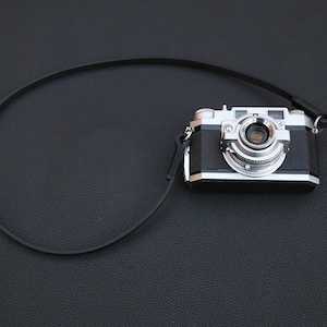 Alça de pescoço para câmera feita à mão em couro preto: 8 mm de espessura