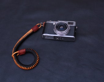 Windmup® Black & Gold Paracord Camera Wrist Strap – Grain Leather Ends