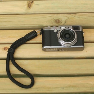All-Black Climbing Rope Camera Wrist Strap – Minimalist Design by Windmup®