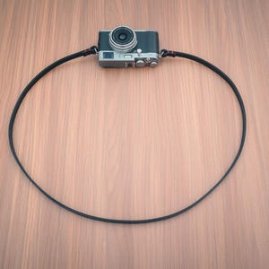 Windmup Handmade Black Leather Camera Strap – Full-Grain Buffalo Leather, Minimalist Design