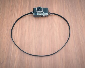 Windmup Handmade Black Leather Camera Strap – Full-Grain Buffalo Leather, Minimalist Design