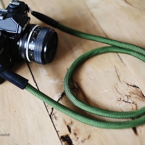 Corda da arrampicata verde 10 mm fatta a mano Tracolla per fotocamera in pelle nera