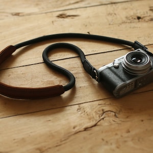 Handgefertigt aus braunem Leder, schwarz, Kletterseil 10 mm Schulterpolster Kameragurt aus Windsack