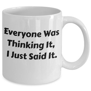 Todo mundo estava pensando isso, eu acabei de dizer. - Caneca Snarky engraçada. É um ótimo presente de mordaça sarcástica.