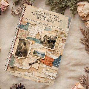 Könnte beinhalten: Ein spiralgebundenes Arbeitsbuch mit dem Titel Storytelling Through Collage Workbook: When Scraps Become Stories, dessen Einband aus geschichteten Vintage-Papieren, Schwarz-Weiß-Fotos, einem Metallschlüssel und einem Ticket besteht.