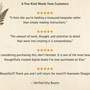 K&ouml;nnte beinhalten: Eine Kundenbewertungsgrafik mit dem Titel A Few Kind Words from Customers, die vier F&uuml;nf-Sterne-Bewertungen und Erfahrungsberichte &uuml;ber ein digitales Buch enth&auml;lt. Das Design umfasst eine gepresste Blumenillustration oben links und Text von Verified Etsy Buyers.