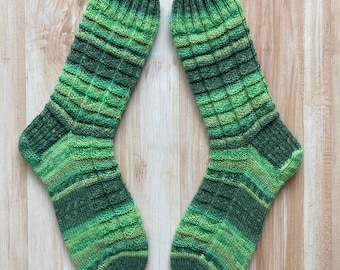 Helgen socks knitting pattern