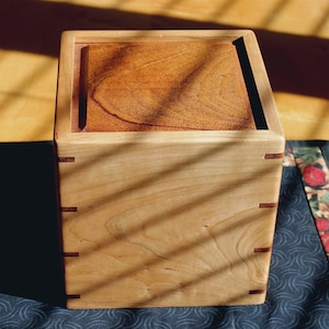Box Urn 4
