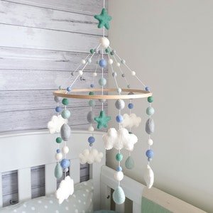 Giostrina per bambino nuvola, giostrina per la cameretta dei bambini, giostrina per culla, giostrina in feltro, giostrina sospesa, giostrina nuvola e gocce di pioggia, giostrina blu grigio