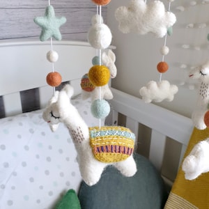 Llama Baby Mobile, Nursery Mobile, Crib Mobile, Nursery Decor, Baby Shower, Felt Mobile, Pregnancy Gift, Mom to Be Gift zdjęcie 6