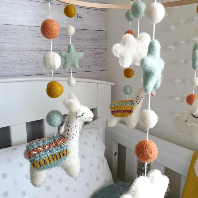 Llama Baby Mobile, Nursery Mobile, Crib Mobile, Nursery Decor, Baby Shower, Felt Mobile, Pregnancy Gift, Mom to Be Gift zdjęcie 2