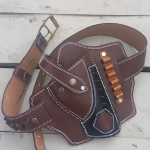 Aesthetically crafted leather holster for taurus 856 38 special and like revolvers.