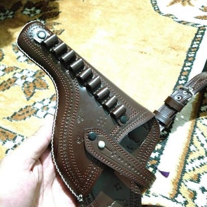 Aesthetically crafted leather holster for .38 taurus and like revolvers,Can also be customised for other revolvers.
