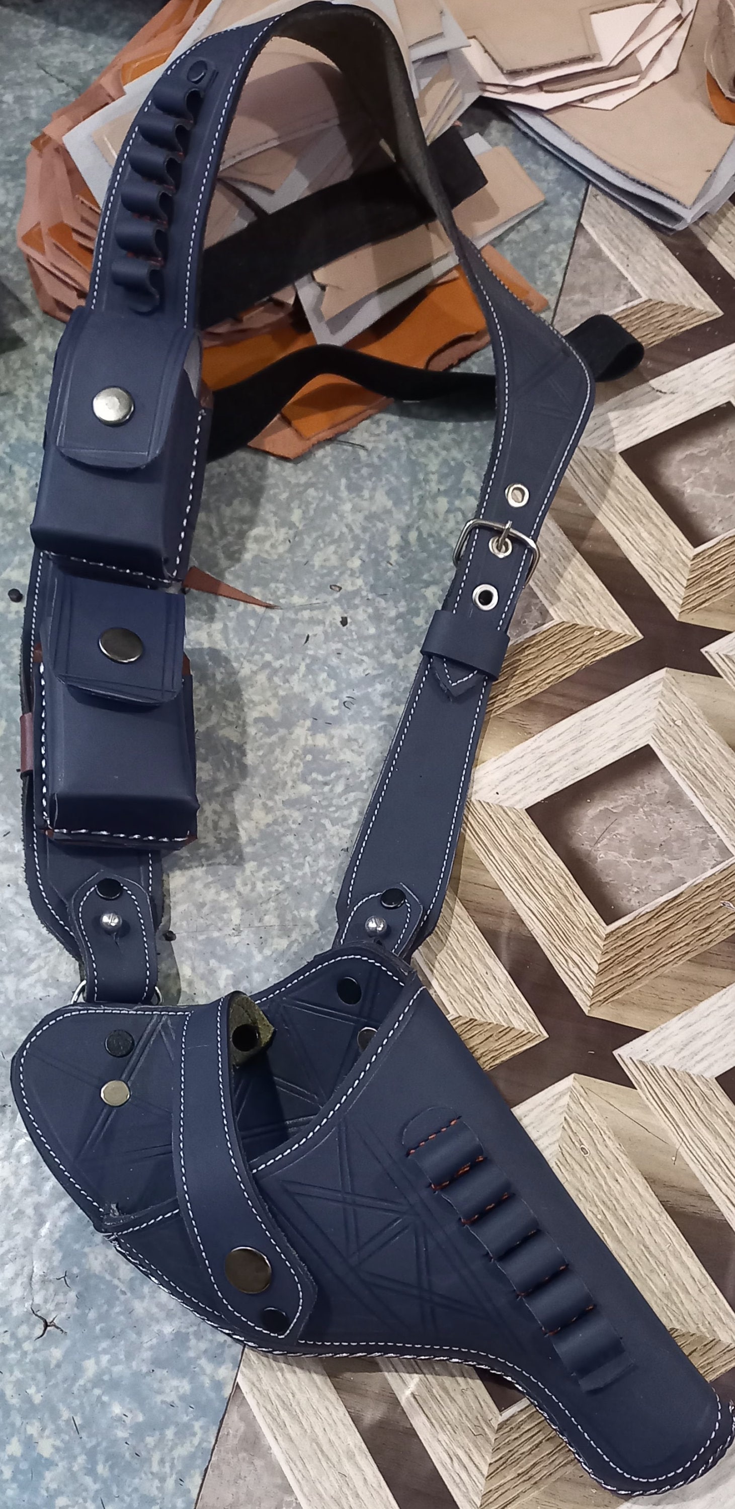 Impressive hand crafted leather holster for .38 taurus & like revolvers with cylinder Pouches