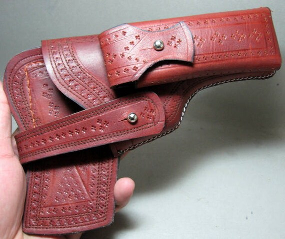 WoW Handcrafted Tokarev  pistol TT-33 Stylish and amazing leather Holster .
