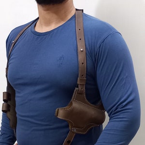 Handgefertigte Revolvertasche für Makarov,walderppk und dergleichen mit hochwertigem Leder und schönem Design.