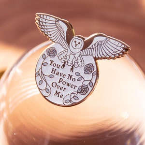 Sarah inspiriert Labyrinth Pin