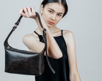 Black Leather Crossbody Bag: Adjustable Strap
