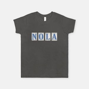 ユース ベラ キャンバス - ニューオーリンズ ストリート タイル Tシャツ - NOLA グラフィック Tシャツ、クレセントシティデザイン、マルディグラや旅行者に最適