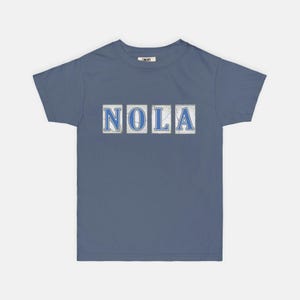 ユースコンフォートカラー - ニューオーリンズストリートタイルTシャツ - NOLAグラフィックTシャツ、クレセントシティデザイン、マルディグラや旅行者に最適