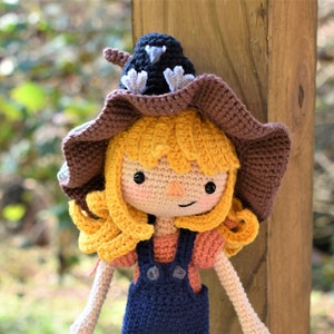 Sara the Scarecrow Crochet Doll Pattern / Amigurumi / Photo Tutorial