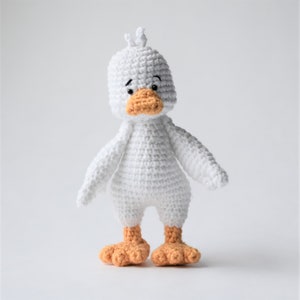 Duncan the Duck Crochet Amigurumi Pattern / Photo Tutorial