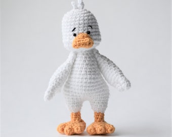 Duncan the Duck Crochet Amigurumi Pattern / Photo Tutorial