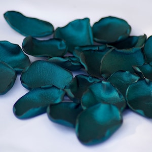 Dark teal Flower Supply/ Teal Rose Petals/ Peacock Wedding decor/ Table decor/ Bridal shower/Scatter petals/Aisle Runner decor/Wedding toss