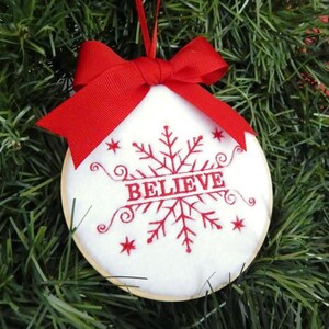 Embroidered &quot;Believe&quot; Christmas Tree Ornament: Red & White Country Farmhouse Holiday Decor, Framed Hoop Decoration