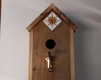 Cedar Nest Box for Finches/Chicadees/Bluebirds and others with Over the Door Deco