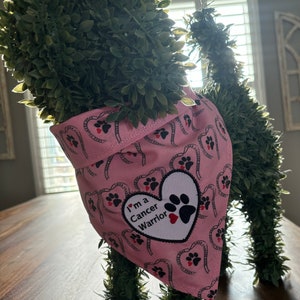 Różowa bandana dla psa z rakiem, świadomość raka, zatrzaskowa bandana dla psa, spersonalizowana bandana dla psa, różowa bandana dla psa, szalik dla zwierząt, akcesoria dla zwierząt domowych z rakiem
