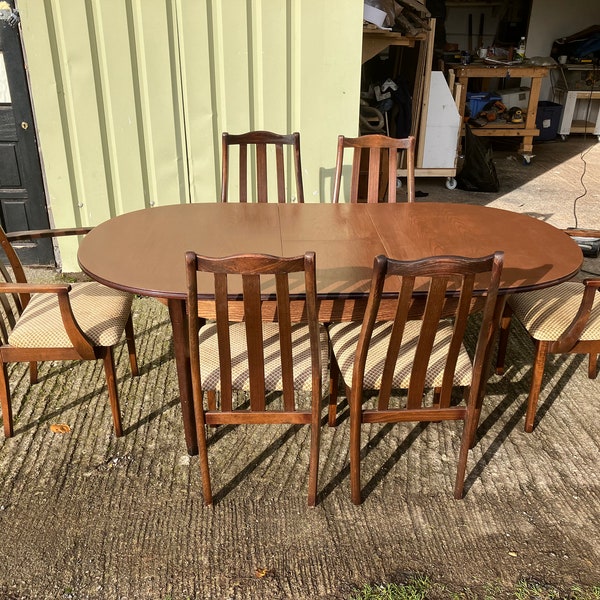 Mahogany style extending dining table six seater