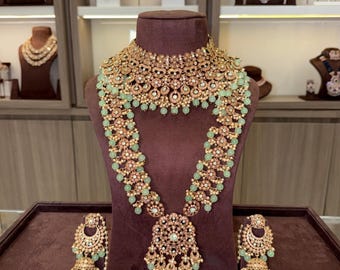 Conjunto de joyas nupciales de oro antiguo: gargantilla Maharani, adornos de perlas con cuentas de menta.