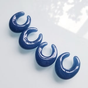 UV resin ear cuff oval (L) navy blue
